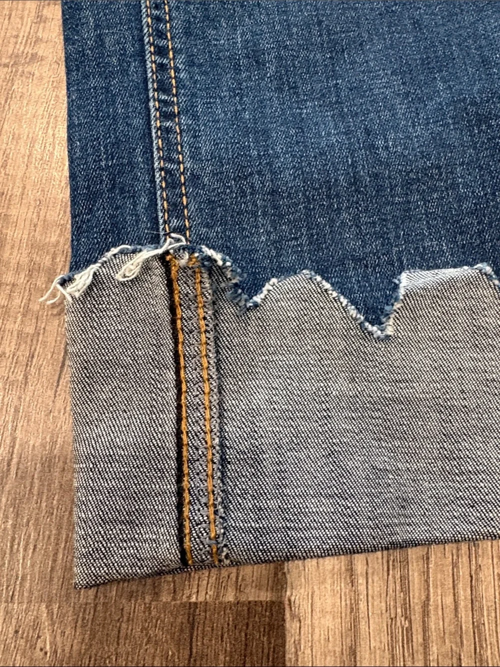Women’s Dark Blue Cropped Jeans with Scalloped Hem